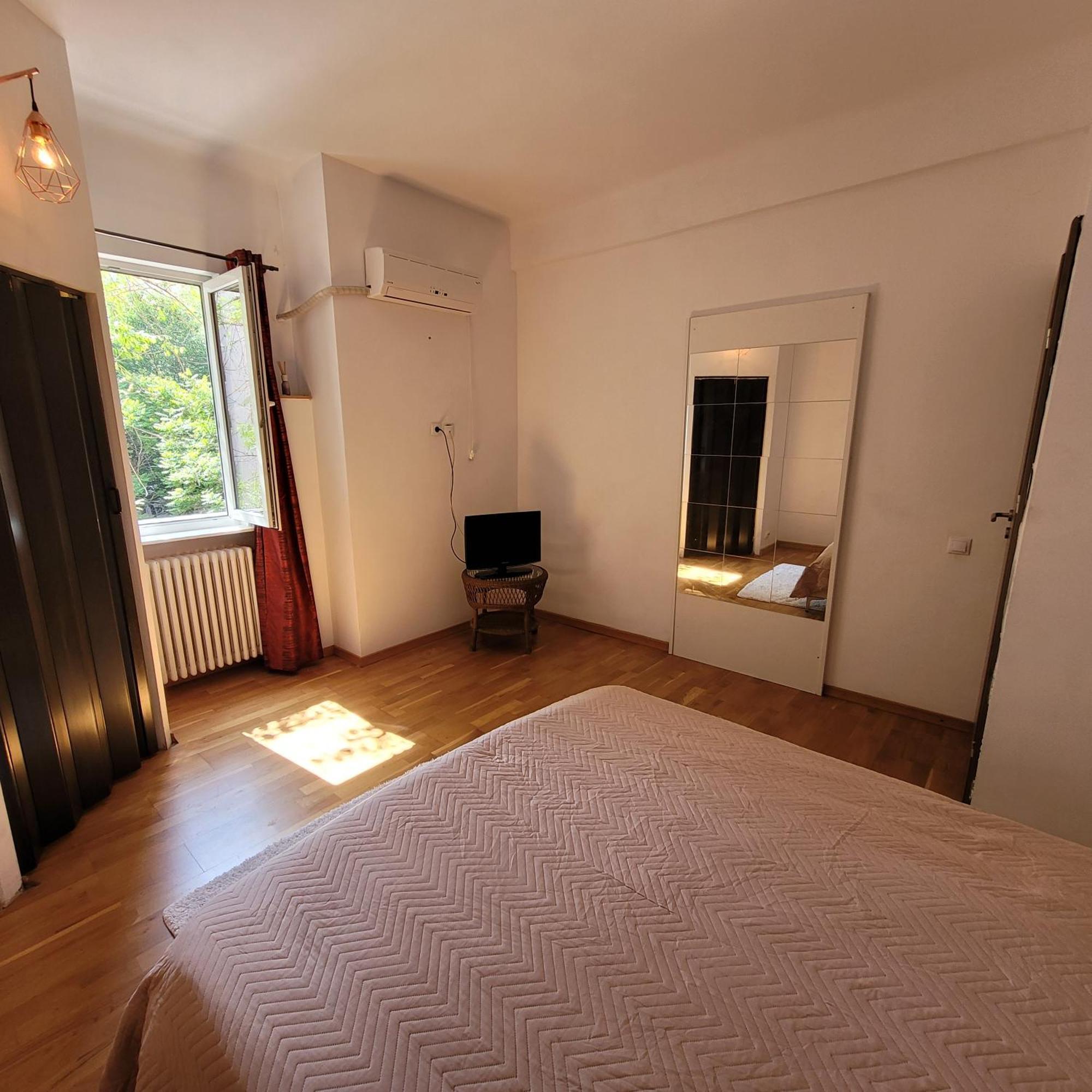 Anastasia Balcescu Apart 4 Self Check In Code From 2Pm Kitchen And Bedroom Bucharest Exterior photo